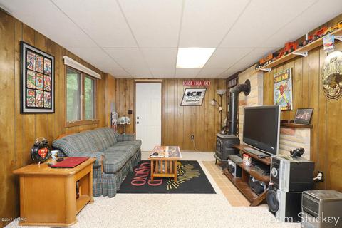 32 Jefferson, Newaygo, MI 49337 photo 19