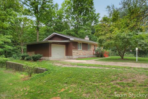 32 Jefferson, Newaygo, MI 49337 photo 2