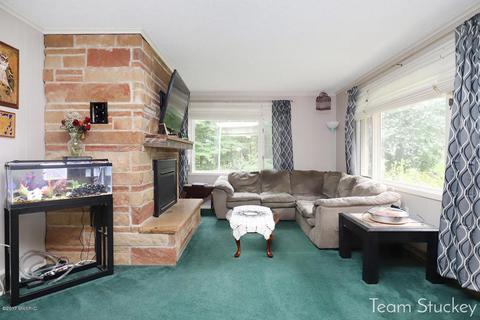 32 Jefferson, Newaygo, MI 49337 photo 4