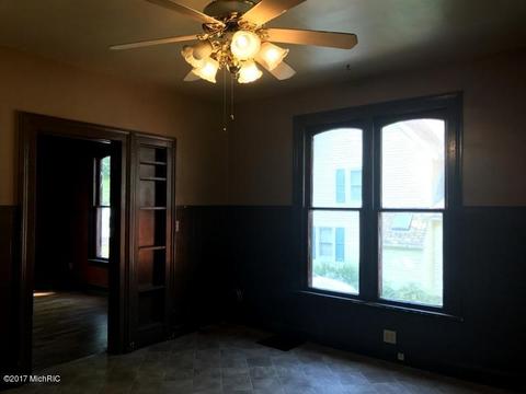 717 E Prospect St, Marshall, MI 49068 photo 3