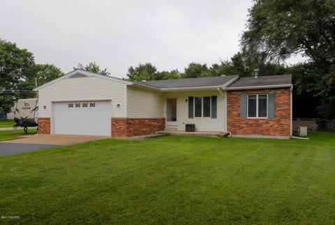 745 Thomas St, Plainwell, MI 49080 photo 3