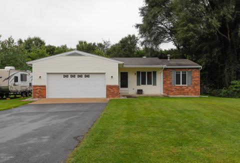 745 Thomas St, Plainwell, MI 49080 photo 2