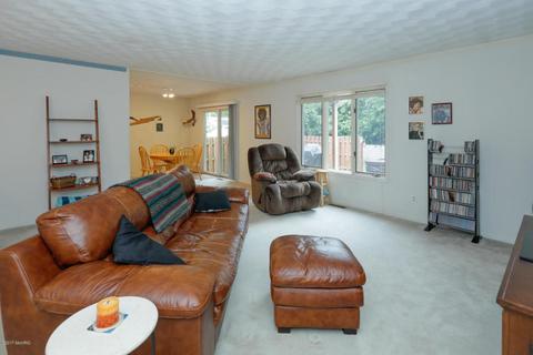745 Thomas St, Plainwell, MI 49080 photo 5