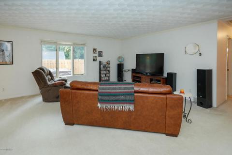 745 Thomas St, Plainwell, MI 49080 photo 4