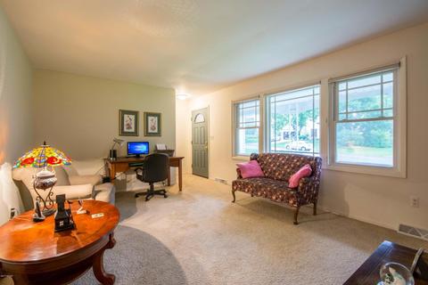 507 Edgeworthe Dr SE, Ada, MI 49301 photo 2