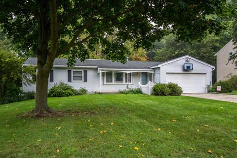 507 Edgeworthe Dr SE, Ada, MI 49301 photo 1