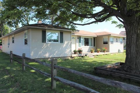 1097 E Swain St, White Cloud, MI 49349 photo 4