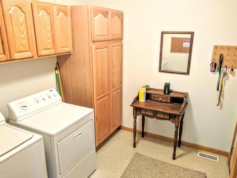 911 Grindle, Lowell, MI 49331 photo 8
