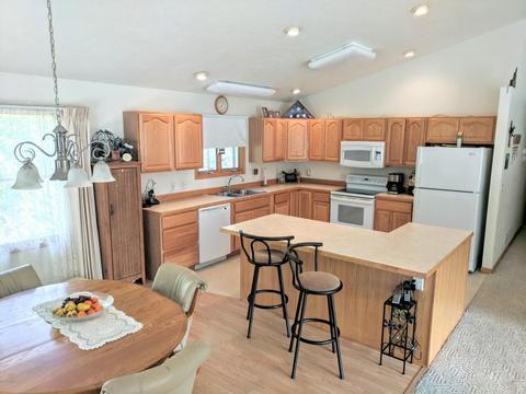 911 Grindle, Lowell, MI 49331 photo 3
