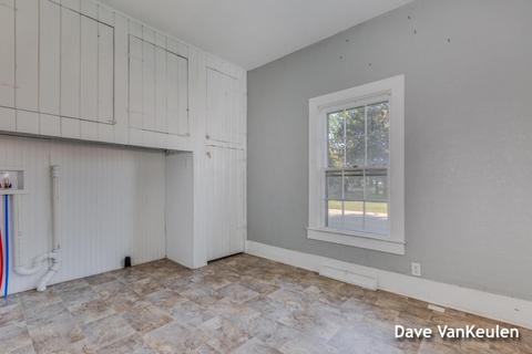604 E Main St, Lowell, MI 49331 photo 7