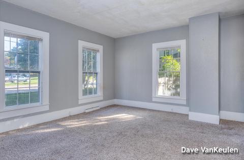 604 E Main St, Lowell, MI 49331 photo 10