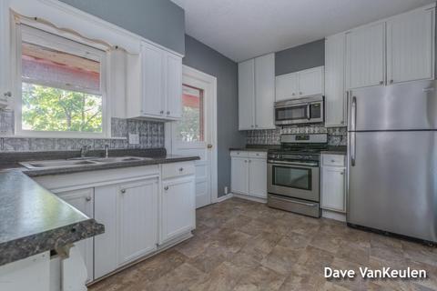 604 E Main St, Lowell, MI 49331 photo 5