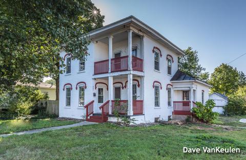 604 E Main St, Lowell, MI 49331 photo 2