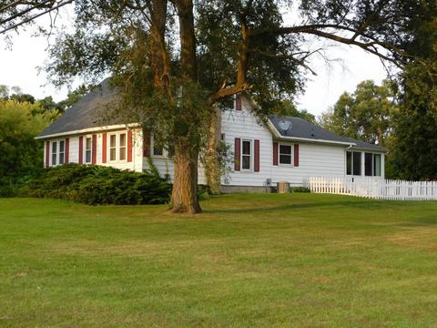 515 N 10th St, Plainwell, MI 49080 photo 2