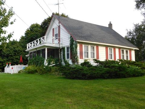 515 N 10th St, Plainwell, MI 49080 photo 1