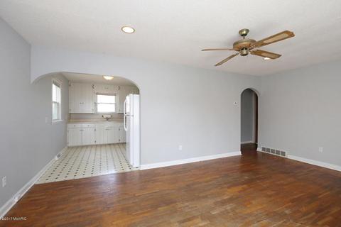 235 E Commerce, Grant, MI 49327 photo 8