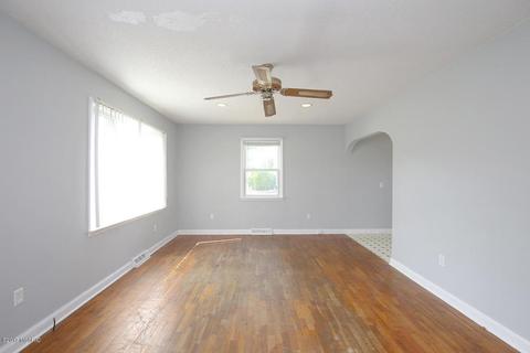 235 E Commerce, Grant, MI 49327 photo 7