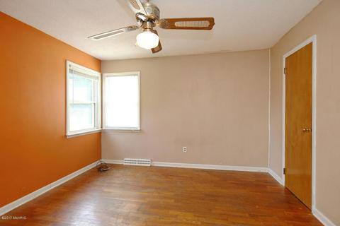 235 E Commerce, Grant, MI 49327 photo 14