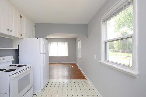 235 E Commerce, Grant, MI 49327 photo 11