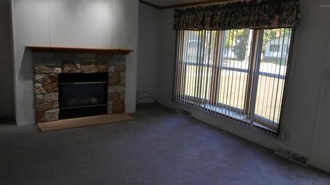 524 E Main St, Maple Rapids, MI 48853 photo 4