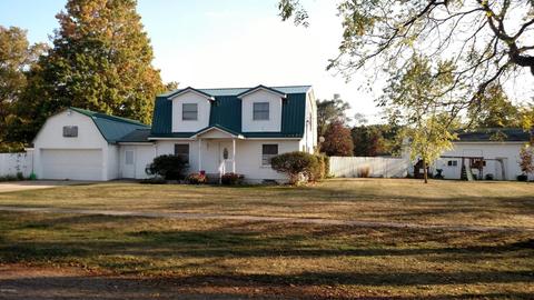 513 Isham St, Lyons, MI 48851 photo 1