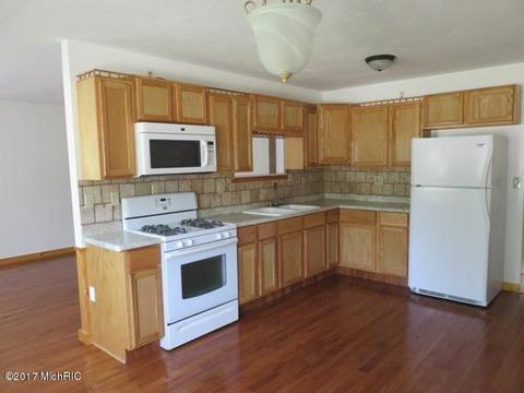 180 Smith St, Coldwater, MI 49036 photo 3