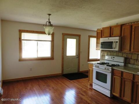 180 Smith St, Coldwater, MI 49036 photo 4