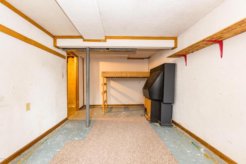  47517 Cr 653, Paw Paw, MI 49079 photo 12