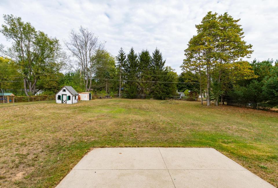  47517 Cr 653, Paw Paw, MI 49079 photo 13