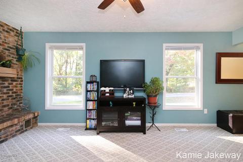 1141 Alderman St, Belding, MI 48809 photo 5