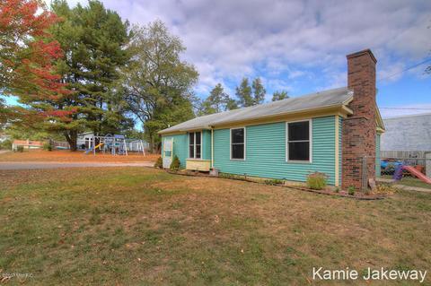 1141 Alderman St, Belding, MI 48809 photo 3