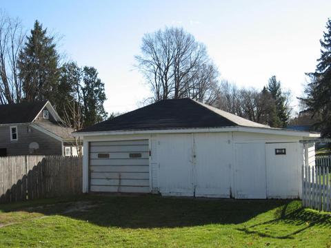210 E Pine St, Edmore, MI 48829 photo 12