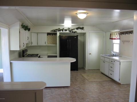 210 E Pine St, Edmore, MI 48829 photo 4