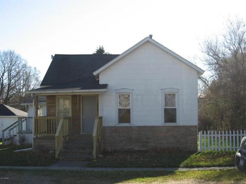 210 E Pine St, Edmore, MI 48829 photo 2