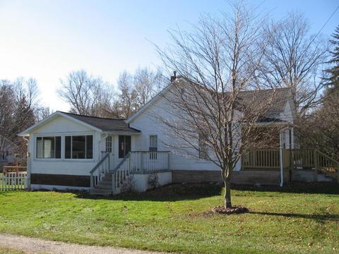210 E Pine St, Edmore, MI 48829 photo 1
