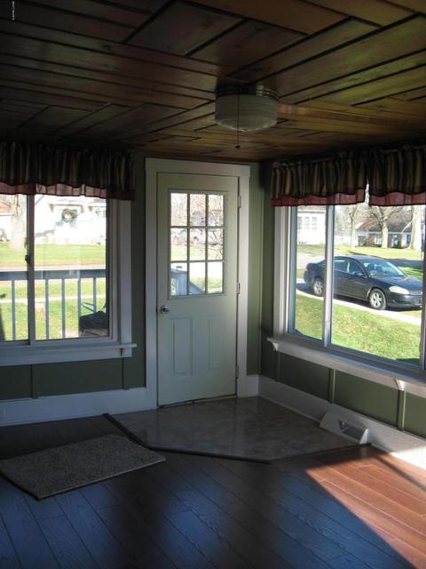210 E Pine St, Edmore, MI 48829 photo 9