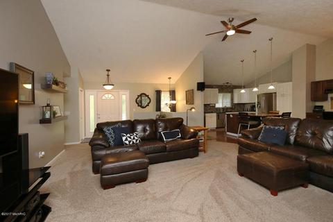 199 Tia Trl SE, Lowell, MI 49331 photo 4