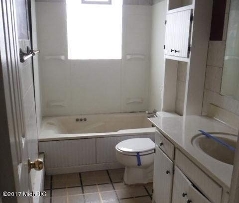 1040 Bronson Ave, Plainwell, MI 49080 photo 9