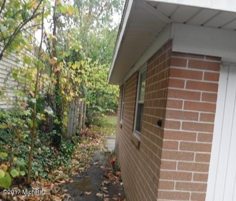 1040 Bronson Ave, Plainwell, MI 49080 photo 2