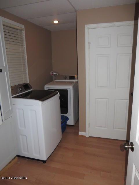 187 Main, Saranac, MI 48881 photo 17