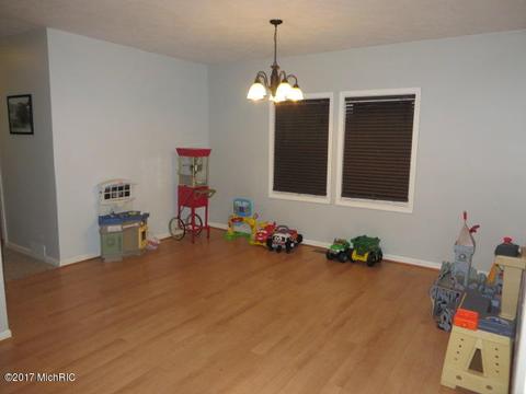 187 Main, Saranac, MI 48881 photo 16