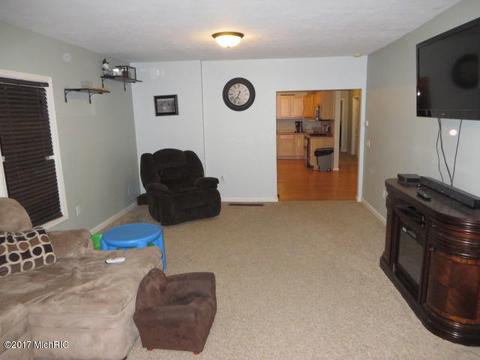 187 Main, Saranac, MI 48881 photo 15