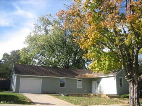 88 N Spring St, Douglas, MI 49406 photo 1