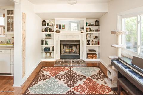 739 E Mansion, Marshall, MI 49068 photo 13