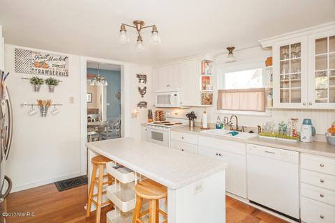 739 E Mansion, Marshall, MI 49068 photo 9