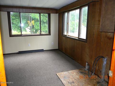 120 N 3 Rd St, Stanton, MI 48888 photo 5