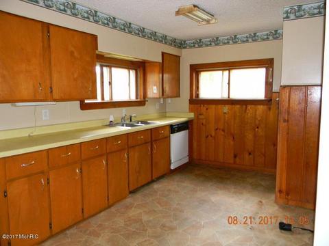 120 N 3 Rd St, Stanton, MI 48888 photo 4