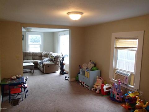 405 E Green St, Marshall, MI 49068 photo 6