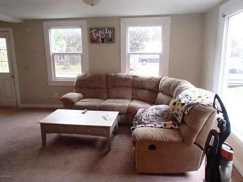 405 E Green St, Marshall, MI 49068 photo 2