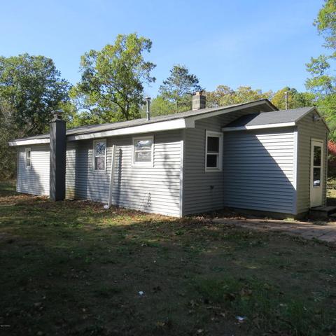 2608 E Fox Dr, Grant, MI 49327 photo 2